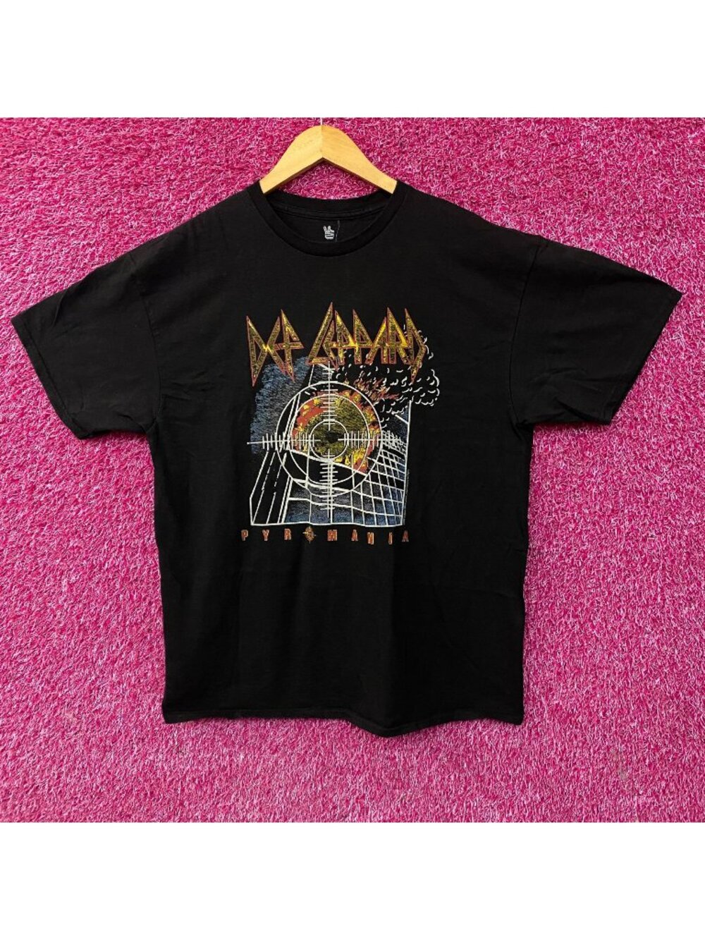 Def Leppard Pyromania Album Cover T-Shirt Large